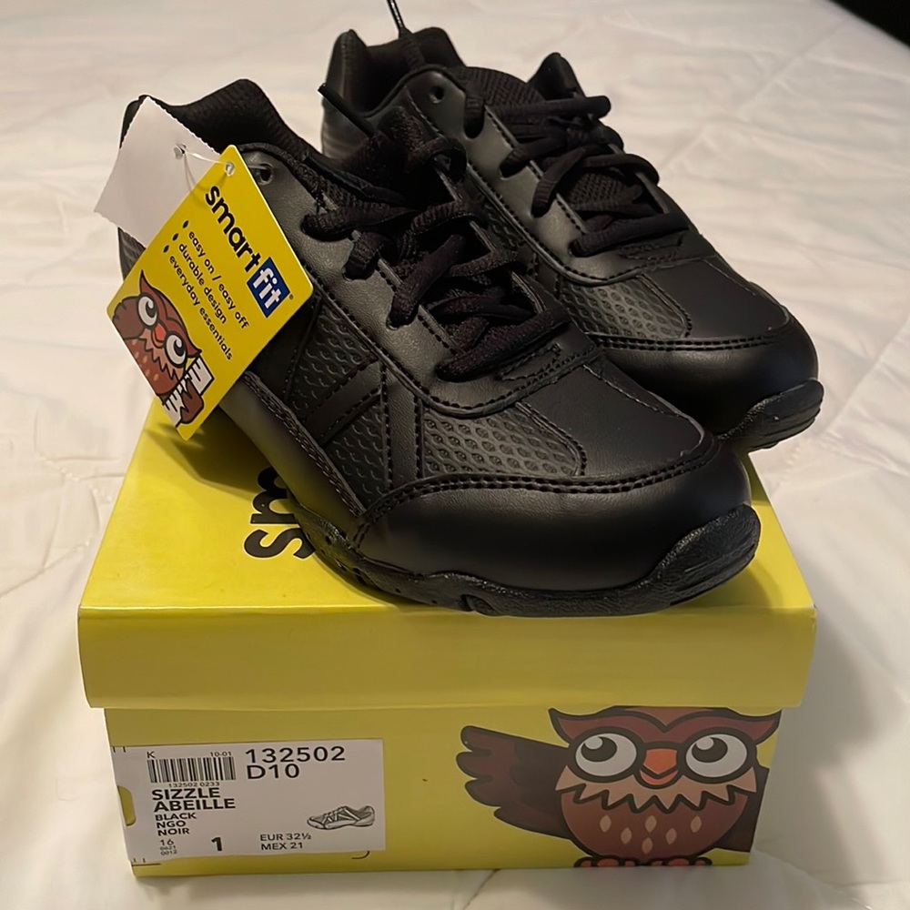 NWT girls black dance or cheer shoes size 1